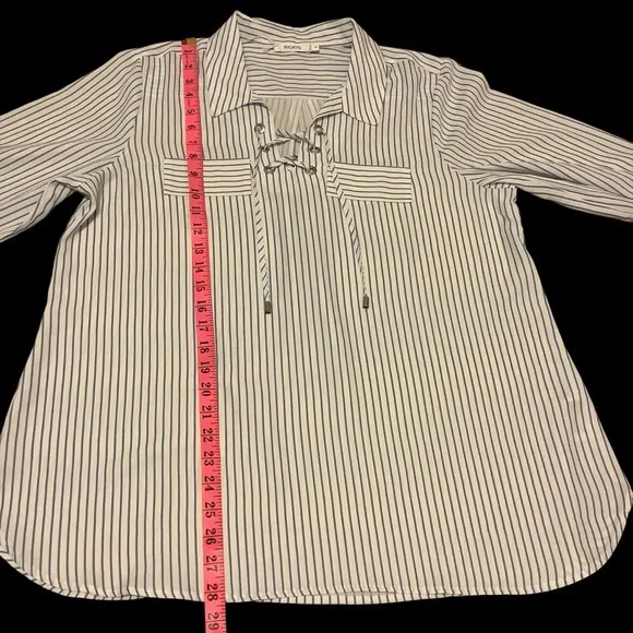 RICKI’S LONG SLEEVE WHITE & BLUE STRIPED LACE-UP BLOUSE/ Size 14 - Picture 10 of 12